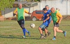 Foto de la galería: Torneo Arañita Trinidad: con las ex glorias en cancha, Villa Cabello gritó campeón
