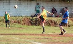Foto de la galería: Torneo Arañita Trinidad: con las ex glorias en cancha, Villa Cabello gritó campeón