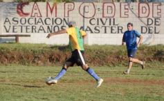 Foto de la galería: Torneo Arañita Trinidad: con las ex glorias en cancha, Villa Cabello gritó campeón