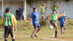 Foto de la galería: Torneo Arañita Trinidad: con las ex glorias en cancha, Villa Cabello gritó campeón