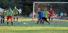 Foto de la galería: Torneo Arañita Trinidad: con las ex glorias en cancha, Villa Cabello gritó campeón