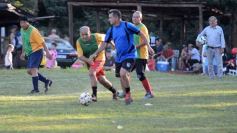 Foto de la galería: Torneo Arañita Trinidad: con las ex glorias en cancha, Villa Cabello gritó campeón