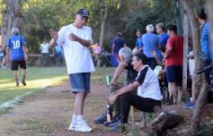Foto de la galería: Torneo Arañita Trinidad: con las ex glorias en cancha, Villa Cabello gritó campeón