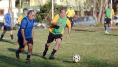 Foto de la galería: Torneo Arañita Trinidad: con las ex glorias en cancha, Villa Cabello gritó campeón