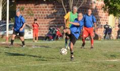 Foto de la galería: Torneo Arañita Trinidad: con las ex glorias en cancha, Villa Cabello gritó campeón
