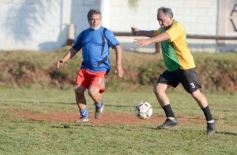 Foto de la galería: Torneo Arañita Trinidad: con las ex glorias en cancha, Villa Cabello gritó campeón