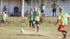 Foto de la galería: Torneo Arañita Trinidad: con las ex glorias en cancha, Villa Cabello gritó campeón