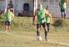Foto de la galería: Torneo Arañita Trinidad: con las ex glorias en cancha, Villa Cabello gritó campeón