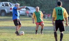 Foto de la galería: Torneo Arañita Trinidad: con las ex glorias en cancha, Villa Cabello gritó campeón