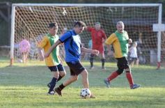 Foto de la galería: Torneo Arañita Trinidad: con las ex glorias en cancha, Villa Cabello gritó campeón
