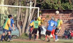 Foto de la galería: Torneo Arañita Trinidad: con las ex glorias en cancha, Villa Cabello gritó campeón