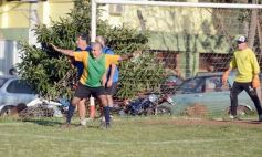 Foto de la galería: Torneo Arañita Trinidad: con las ex glorias en cancha, Villa Cabello gritó campeón