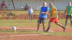 Foto de la galería: Torneo Arañita Trinidad: con las ex glorias en cancha, Villa Cabello gritó campeón