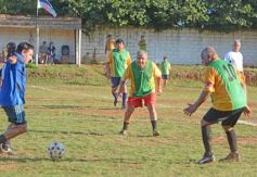 Foto de la galería: Torneo Arañita Trinidad: con las ex glorias en cancha, Villa Cabello gritó campeón