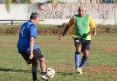 Foto de la galería: Torneo Arañita Trinidad: con las ex glorias en cancha, Villa Cabello gritó campeón