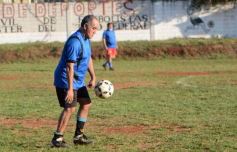 Foto de la galería: Torneo Arañita Trinidad: con las ex glorias en cancha, Villa Cabello gritó campeón