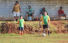 Foto de la galería: Torneo Arañita Trinidad: con las ex glorias en cancha, Villa Cabello gritó campeón