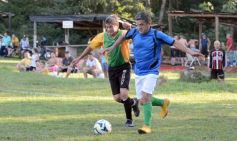 Foto de la galería: Torneo Arañita Trinidad: con las ex glorias en cancha, Villa Cabello gritó campeón