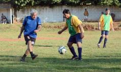 Foto de la galería: Torneo Arañita Trinidad: con las ex glorias en cancha, Villa Cabello gritó campeón