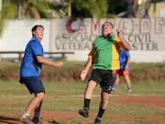 Foto de la galería: Torneo Arañita Trinidad: con las ex glorias en cancha, Villa Cabello gritó campeón
