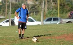 Foto de la galería: Torneo Arañita Trinidad: con las ex glorias en cancha, Villa Cabello gritó campeón