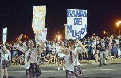 Foto de la galería: Estudiantina 2023: aunque en otro escenario, el entusiasmo estudiantil no faltó en la primera prueba piloto