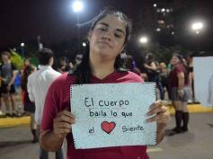 Foto de la galería: Estudiantina 2023: aunque en otro escenario, el entusiasmo estudiantil no faltó en la primera prueba piloto