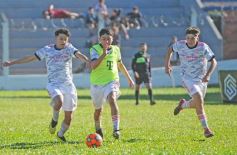 Sixto Fotografías. Deportes. Copa Argentina - Youth Cup del Bayern: el talento misionero hizo centro en las semifinales en Santa Inés