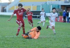 Foto de la galería: Final de la Youth Cup: los 10 de la tierra colorada, en las puertas del Bayern