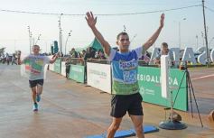 Foto de la galería: Llegada en La Cascada de los participantes de la Maratón Posadas Futura