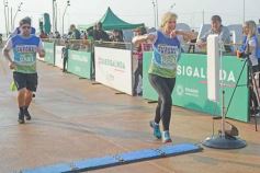Foto de la galería: Llegada en La Cascada de los participantes de la Maratón Posadas Futura