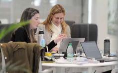 Foto de la galería: Explorando la muestra de arte 'Habitar' de Alberto Mathot en Silicon Misiones