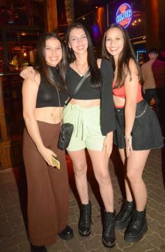 Foto de la galería: Noche de sábado: el plan de disfrute llegó con la previa en Holy de la Costanera