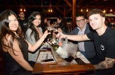 Foto de la galería: Noche de sábado: el plan de disfrute llegó con la previa en Holy de la Costanera