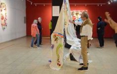 Foto de la galería: Apertura en el Juan Yaparí: en su paso por la ciudad, el Manto Federal sumó arte y diseño misionero