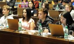 Foto de la galería: Parlamento Estudiantil 2023:  jóvenes de toda la provincia compartieron la experiencia de legislar en la Cámara