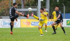 Foto de la galería: Federal A: Crucero igualó en casa y quedó a tiro de mantener la categoría
