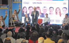 Foto de la galería: Macri en Posadas: el ex presidente reafirmó su respaldo a los candidatos de JxC 