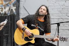 Foto de la galería: MetaLiteratura: se presentó el libro de poesía y tributo metalero de Matías Voynes 