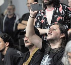 Foto de la galería: MetaLiteratura: se presentó el libro de poesía y tributo metalero de Matías Voynes 