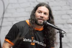 Foto de la galería: MetaLiteratura: se presentó el libro de poesía y tributo metalero de Matías Voynes 