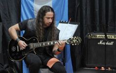 Foto de la galería: MetaLiteratura: se presentó el libro de poesía y tributo metalero de Matías Voynes 