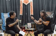 Foto de la galería: MetaLiteratura: se presentó el libro de poesía y tributo metalero de Matías Voynes 