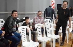 Foto de la galería: MetaLiteratura: se presentó el libro de poesía y tributo metalero de Matías Voynes 