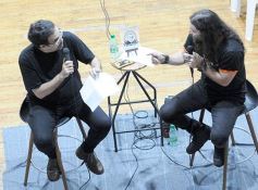 Foto de la galería: MetaLiteratura: se presentó el libro de poesía y tributo metalero de Matías Voynes 