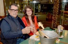 Sixto Fotografías. Sociedad. Varios - Noche de Sábado en el centro posadeño: punto de encuentro en el último finde del mes