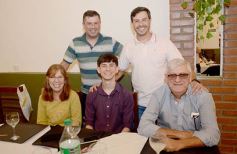 Foto de la galería: Noche de Sábado en el centro posadeño: punto de encuentro en el último finde del mes