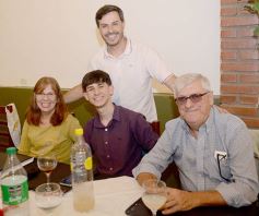 Foto de la galería: Noche de Sábado en el centro posadeño: punto de encuentro en el último finde del mes
