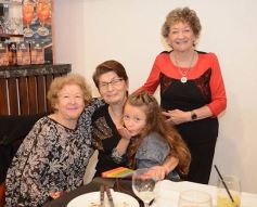 Foto de la galería: Noche de Sábado en el centro posadeño: punto de encuentro en el último finde del mes