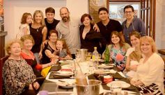 Foto de la galería: Noche de Sábado en el centro posadeño: punto de encuentro en el último finde del mes